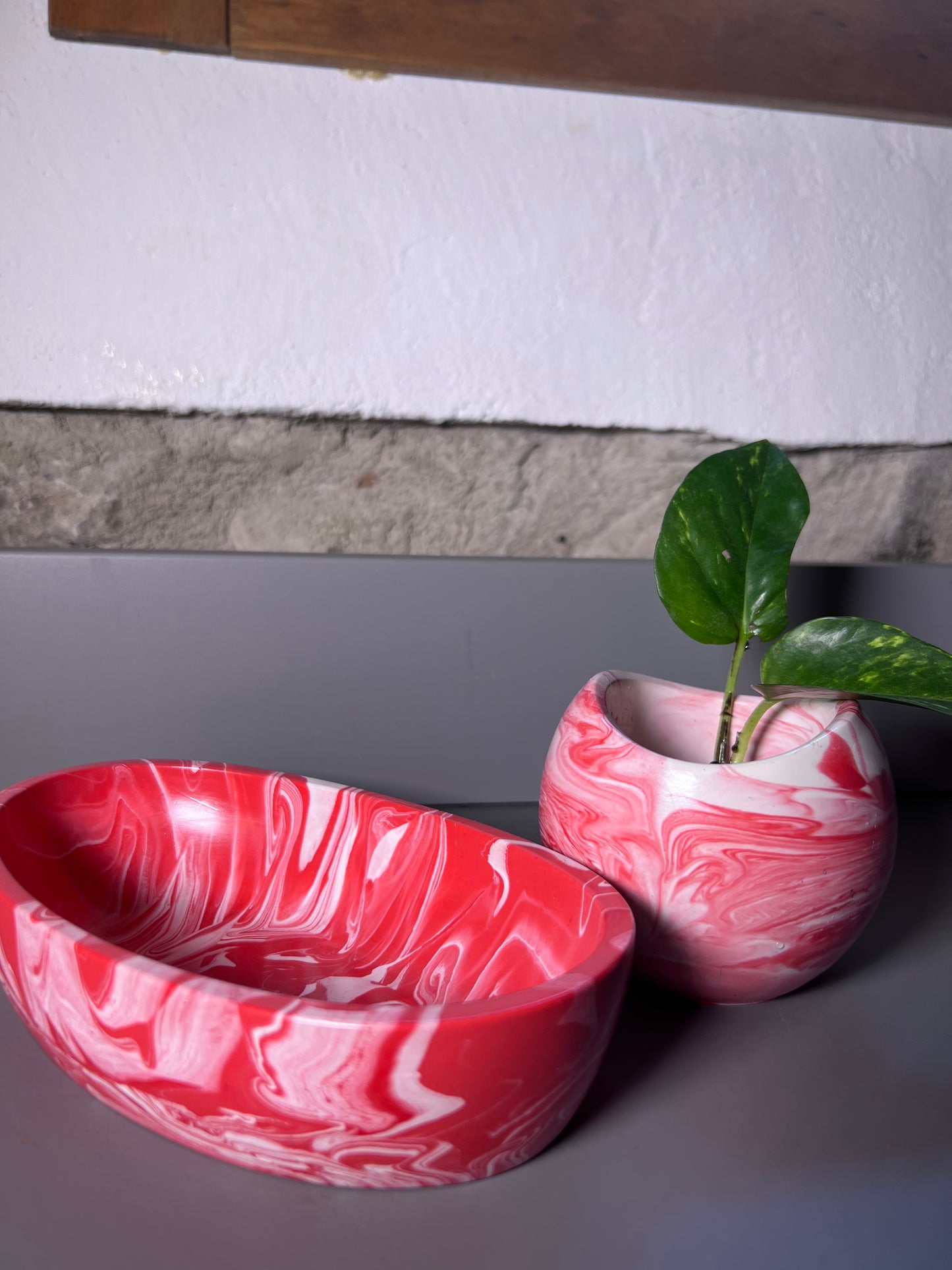 Red & white Marble Jesmonite Vessel Gift set